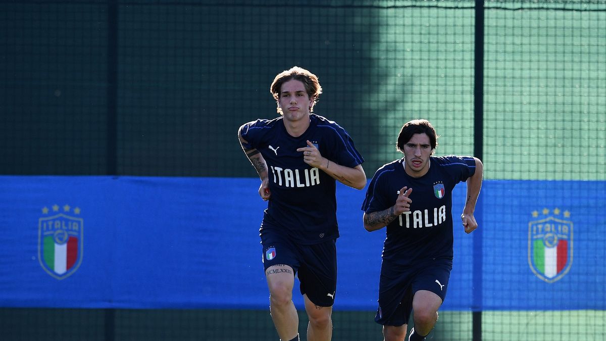 Na zdjęciu od lewej: Nicolo Zaniolo i Sandro Tonali 