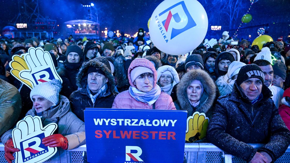 Chełm, 31.12.2025. Publiczność koncertu "Wystrzałowy Sylwester z TV Republika" w Chełmie, 31 bm. (amb) PAP/Wojtek Jargiło