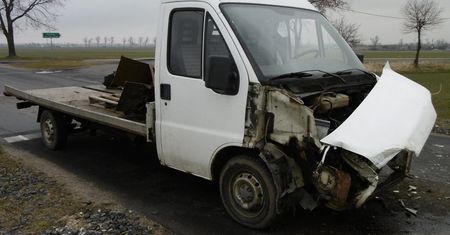 O włos od tragedii. Ciężarówka zderzyła się z lokomotywą