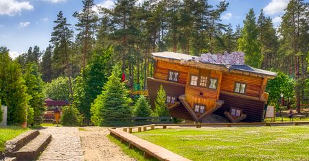 Szymbark. Dom do góry nogami i inne atrakcje