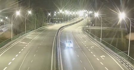 Niebezpieczna sytuacja na S12. 24-latek jechał pod prąd na drodze ekspresowej. Młody kierowca ukarany wysokim mandatem