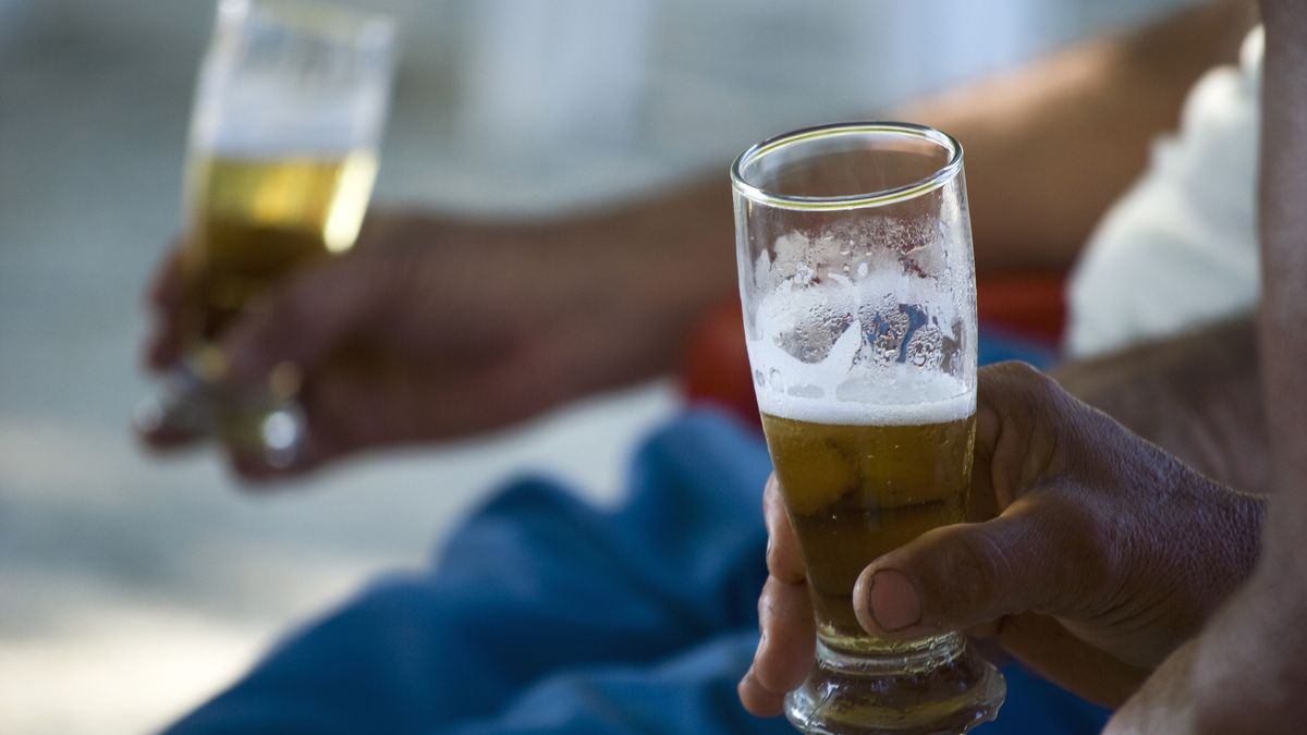 Male hands with beer glass
Male hands with beer glass. Paraty, Rio de Janeiro, Brazil.
Priscila Zambotto