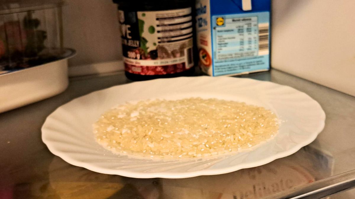 Mieszam dwa składniki i wstawiam do lodówki. Szybko usuwa nieprzyjemne zapachy