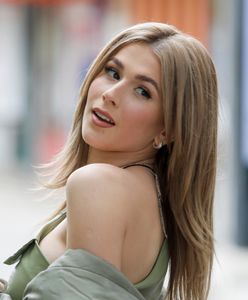 Roksana Węgiel jako okularnica. Trudno ją rozpoznać