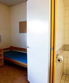 Takie warunki miałby Breivik w polskim więzieniu