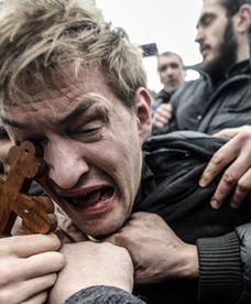 Tłum na Majdanie złapał jednego ze snajperów