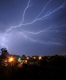Elektryzujące błyski na niebie