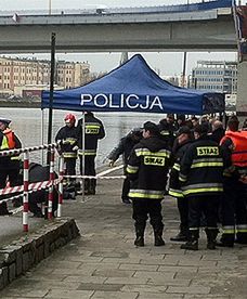 Auto wpadło do Odry