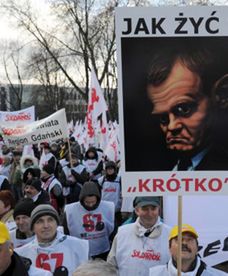 Związkowcy "Solidarności" przed sejmem