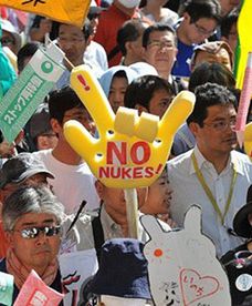 Japończycy świętują wyłączenie reaktora