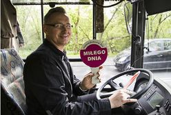 Wesoły Kierowca obdarowuje uśmiechem