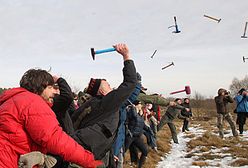 Rzut młotkiem do telewizora