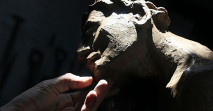 Tak powstaje Chrystus Frasobliwy