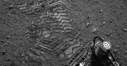 Łazik Curiosity jeździ po Marsie