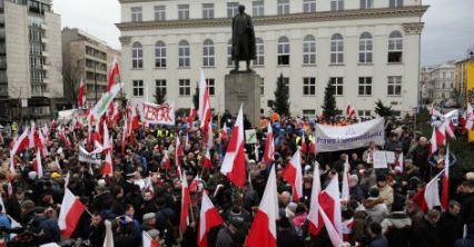 Marsz w Obronie Demokracji i Wolności Mediów na ulicach Warszawy
