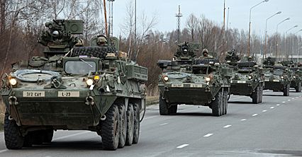 Amerykańskie konwoje wojskowe jadą przez Polskę