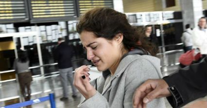 Łzy i niedowierzanie. Dramat rodzin pasażerów airbusa