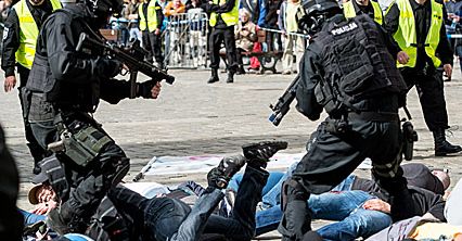 Ćwiczenia policji, antyterrorystów i służb ratunkowych