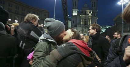 Happening przed tęczą na pl. Zbawiciela