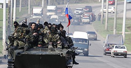 Pojazdy z rosyjskimi flagami na Ukrainie