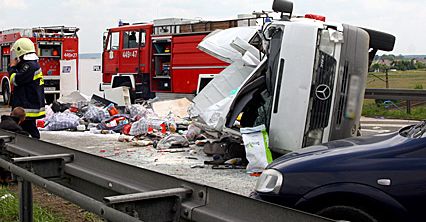 7 osób nie żyje po zderzeniu na A4