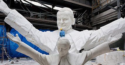 Prace nad pomnikiem papieża Jana Pawła II