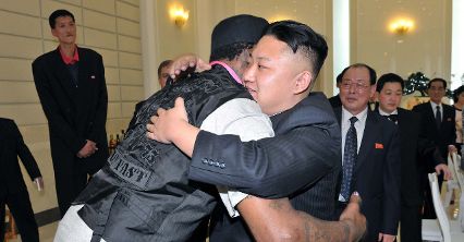 Dennis Rodman i Kim Dzong Un w serdecznym uścisku