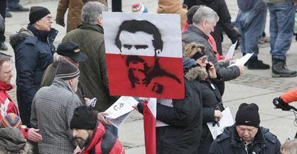 Marsz KOD w Warszawie w obronie Lecha Wałęsy