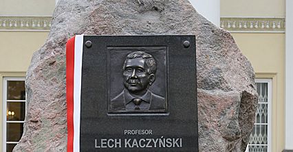 Pomniki i tablice ku czci ofiar katastrofy smoleńskiej