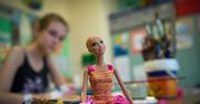 Barbie bez włosów dla małych pacjentek szpitala w Bydgoszczy