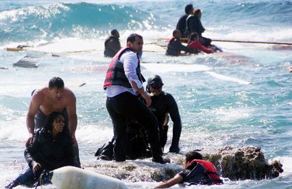 Nielegalni imigranci, którzy docierają do Europy drogą morską