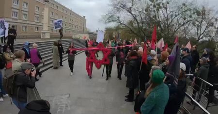 Marsz pod pomnik Bohaterów Getta w Warszawie. “Heroizm samego życia. Inna strona pomnika”