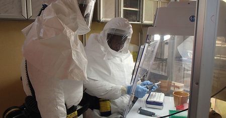 Ebola w Afryce. Unia Europejska wyda więcej na pomoc