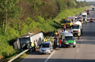 Wypadek polskiego autokaru. Pięć osób wciąż w szpitalu