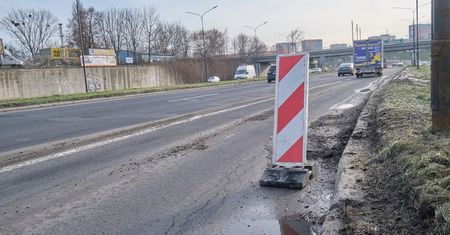 Stopniał śnieg, pojawiły się dziury i wyrwy. Miasto wprowadza ograniczenia prędkości na wybranych ulicach