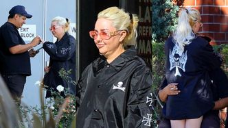 Odmieniona Amanda Bynes puszcza dymka w towarzystwie ukochanego. Fajna z nich parka? (ZDJĘCIA)