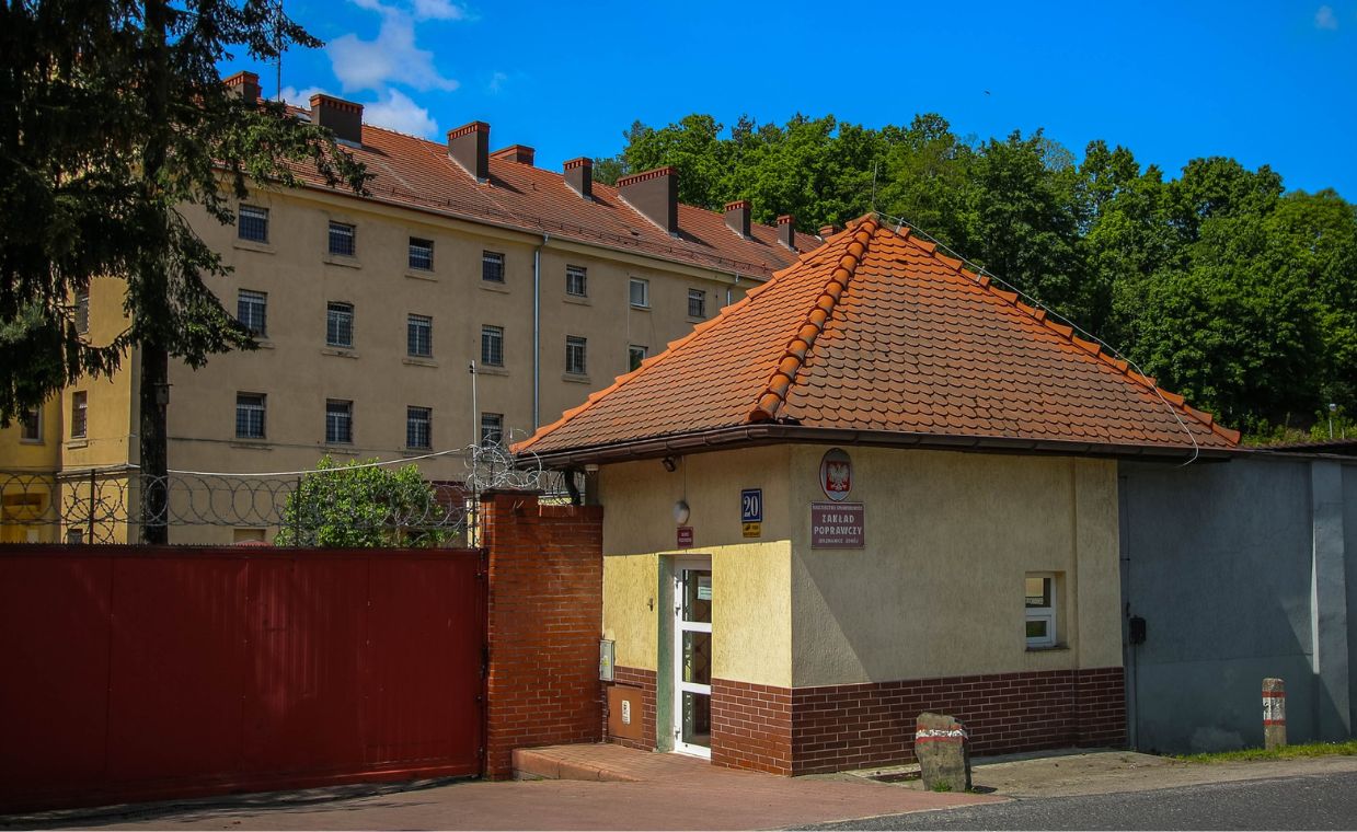 Pobity przez wychowawcę. 13-latek targnął się na życie