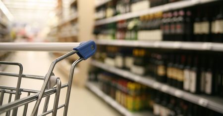 Szok! Tyle chcą za likier w markecie. Aż złapała za telefon