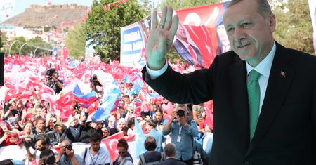 Turecki kryzys rozlewa się na Europę. Donald Trump zadaje Erdoganowi nokautujący cios