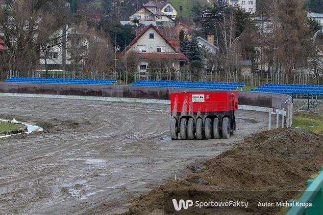 Stadion w Krośnie jest obecnie jednym wielkim placem budowy