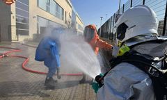 Chmura drażniącego gazu na pływalni. Są poszkodowani