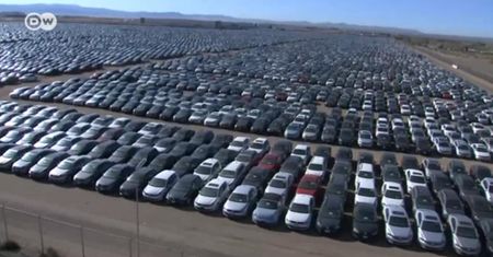 Tysiące bezużytecznych Volkswagenów na lotnisku. To teraz największy parking świata