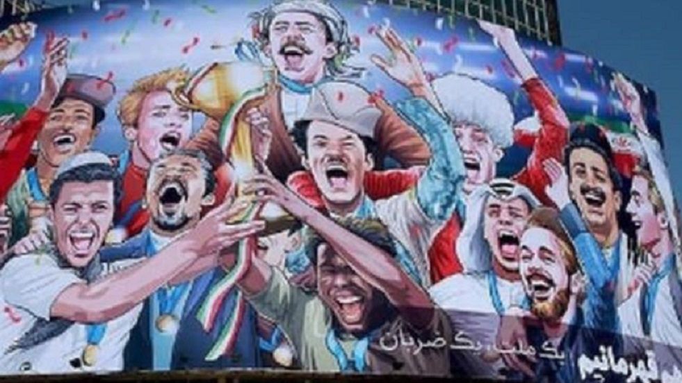 Zdjęcie okładkowe artykułu: Materiały prasowe / Twitter/BBC / Na zdjęciu kontrowersyjny bilboard o MŚ 2018, który zawisnął w Teheranie, stolicy Iranu