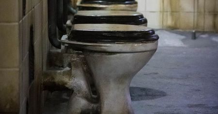 Rosjanie skazani na wychodki? Ten zakaz może zaboleć