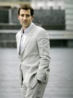 Clive Owen pod presją córek