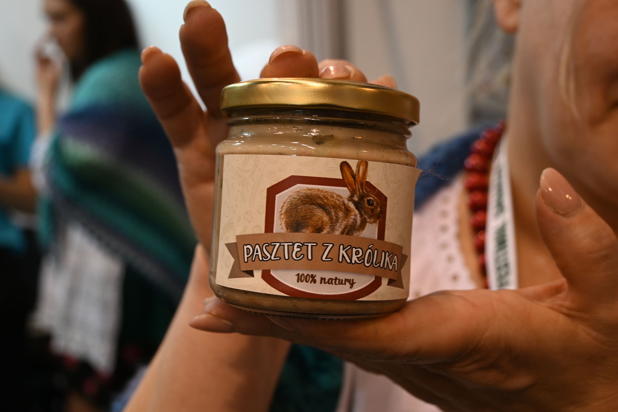 KGW Borkowo swój pasztet pakuje do słoiczków