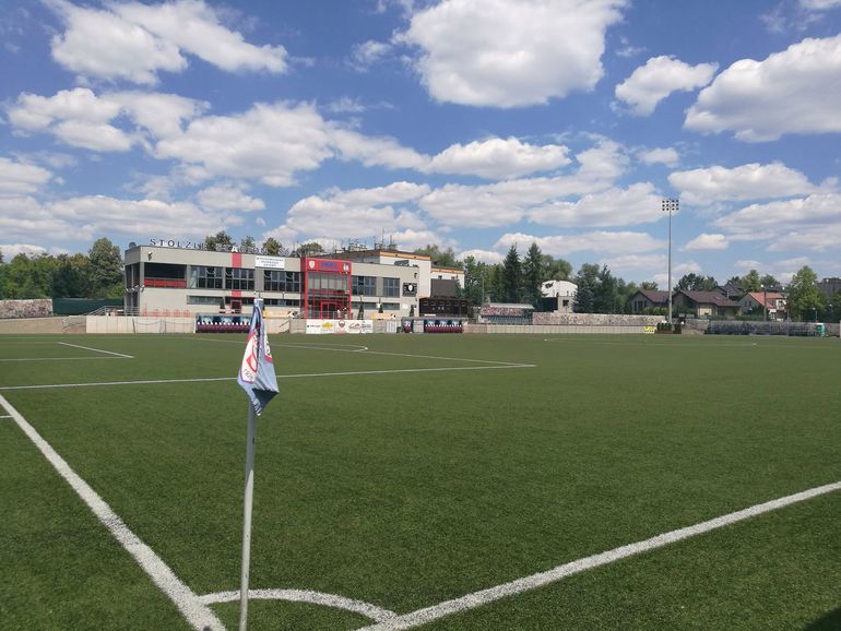 Na stadionie Skry sztuczne oświetlenie pojawiło się wcześniej niż na obiekcie Rakowa (fot. Łukasz Witczyk)