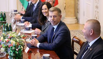 "Ciężko pracujemy". Nowy rząd Węgier idzie po wielkie pieniądze z UE