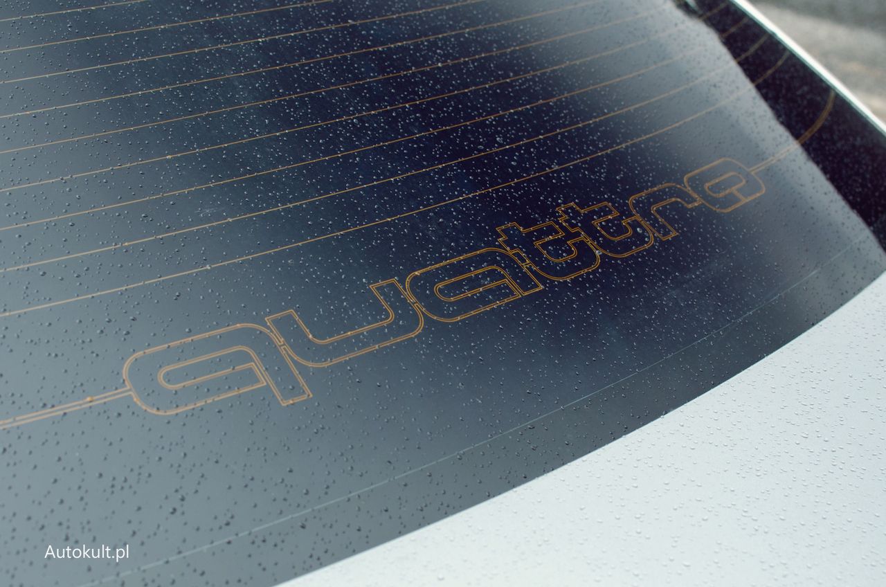 Audi V8 dumnie nosiło wielki napis quattro na tylnej szybie. Słusznie, bo konkurencja jeszcze długo tego nie miała.
