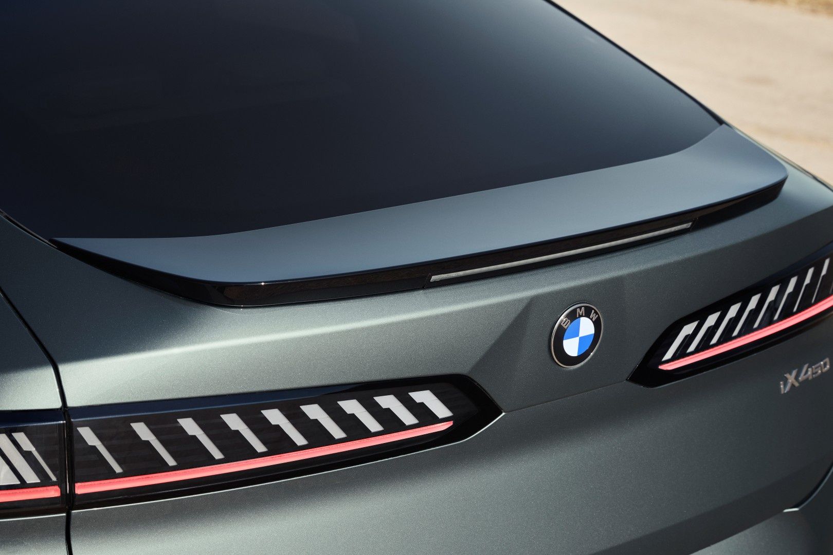 BMW iX4